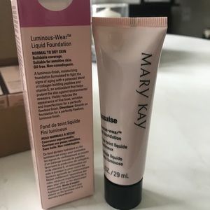 Mary Kay Luminous-Wear Foundation